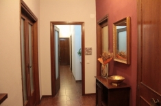 Appartamento con zona giorno in comune.